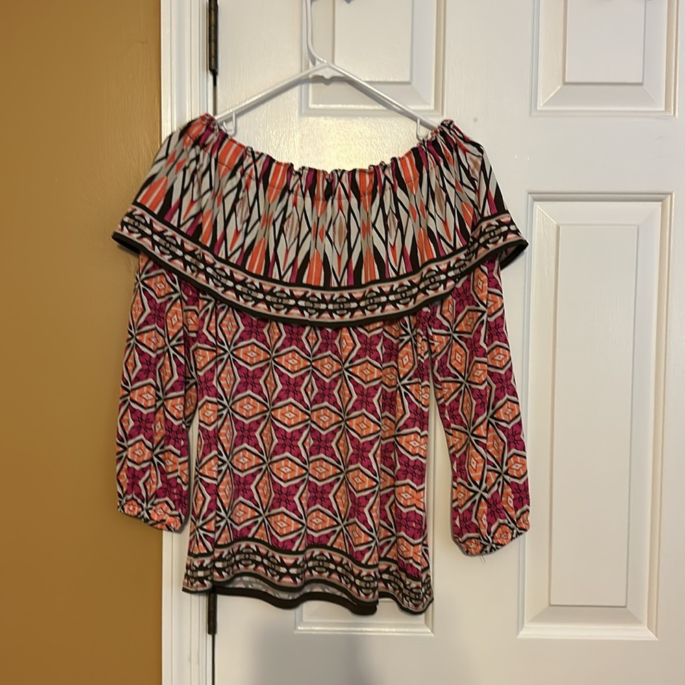 Geometric Patterned Women's Top - Picture 3 of 4
